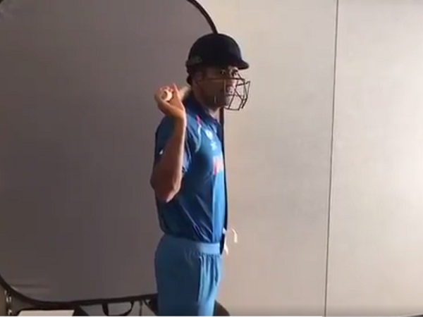 चैंपियंस ट्रॉफीः फोटोशूट में नजर आया धोनी के अंदर का 'योद्धा', देखें वीडियो