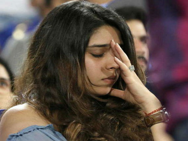 वीडियो: पति के आउट होते ही झल्ला पड़ीं मिसेज रोहित शर्मा