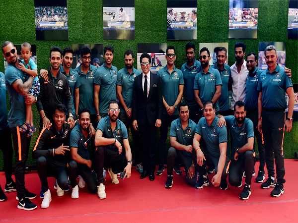 चैंपियंस ट्रॉफी: इंग्लैंड रवाना हुई भारतीय टीम, नहीं पहुंचे दो बड़े दिग्गज