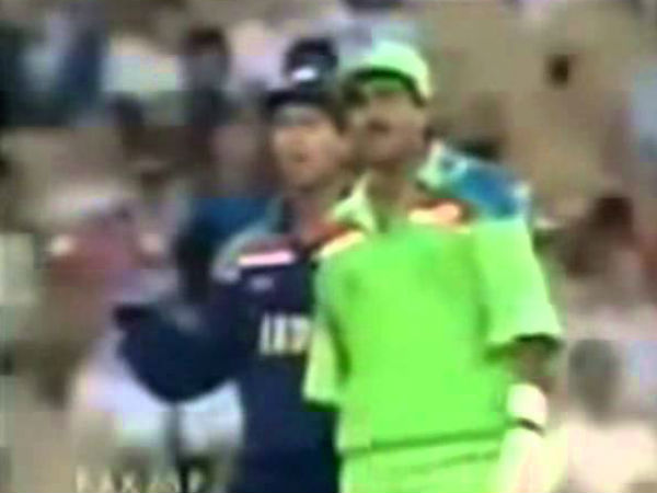 किरन मोरे को उछल-उछलकर चिढ़ाते मियादाद