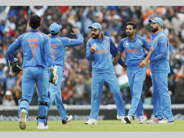 भारत के गेंदबाज सिर्फ एक विकेट ले सके