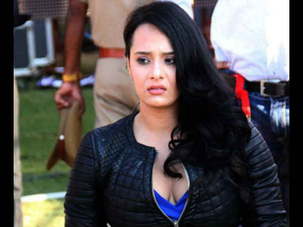 कॉलेज फुटबॉल टीम में थीं मयंती