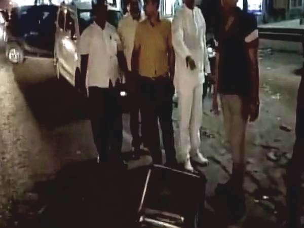 तोड़ दी टीवी, जलाए खिलाड़ियों के पोस्टर्स