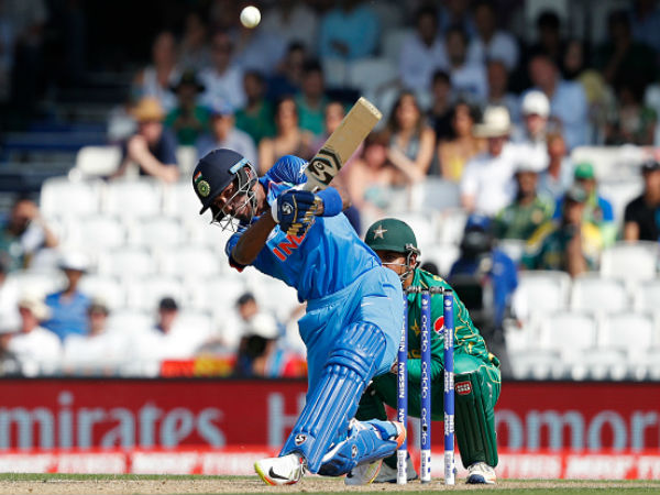  सुष्मिता सेन ने किया प्यार का इजहार