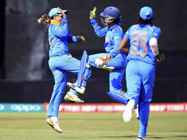 दबाव में आई इंग्लैंड टीम लड़खड़ाई