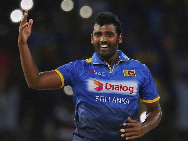 चैंपियंस ट्रॉफी: सिर में गेंद लगने से चोटिल हुआ ये श्रीलंकाई खिलाड़ी, पाक के खिलाफ उतरा मैदान में