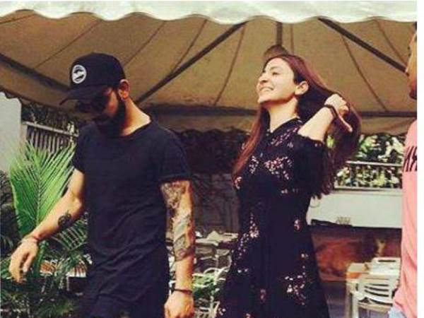 इससे पहले बेंगुलरु में लंच करते नजर आए थे