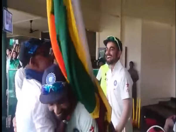 श्रीलंका में एक 'बड़े फैन' ने लिया था रहाणे का किस 