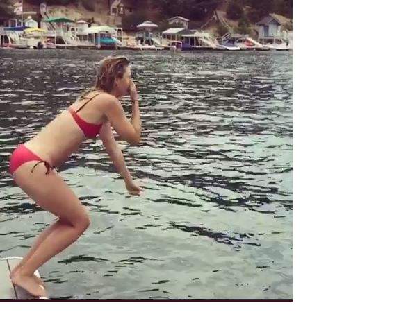 लाल हॉट बिकनी में डाइव लगा रही शारापोवा ने वीडियो किया शेयर