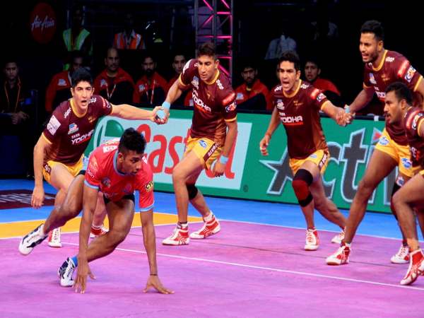 प्रो कबड्डी 2017: आखिरी मिनट में जयपुर पिंक पैंथर्स ने यूपी योद्धा को हराकर सभी को चौंकाया