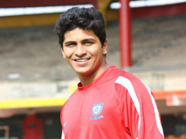 सौराष्ट्र क्रिकेट टीम के खिलाफ कुल 8 विकेट लिए 