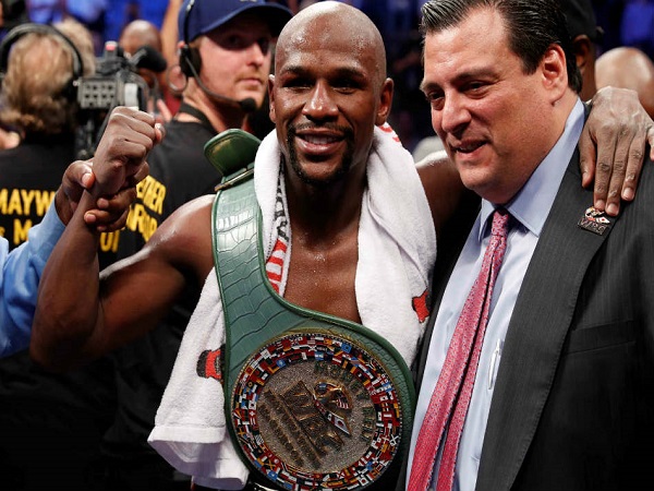 महंगी कारों का भी रखते हैं शौक