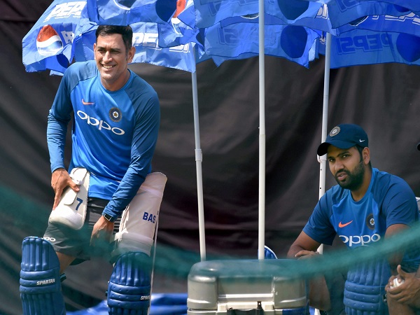 जब धोनी की तरफ विराट ने मुड़कर देखा