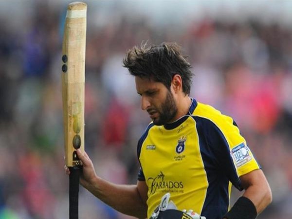 अफरीदी का फिर आया तूफान, 43 बॉल में ठोंका शतक