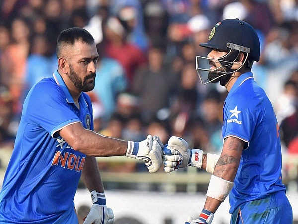 INDvSL: कोहली की 'ट्रिपल सेंचुरी', 'शतक' से एक कदम दूर एमएस धोनी