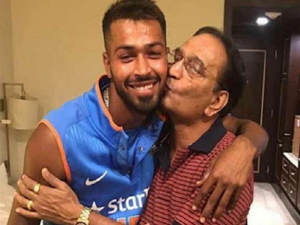VIDEO: पांड्या ने पिता को दिया सरप्राइज गिफ्ट, वीडियो देखकर हो गए भावुक
