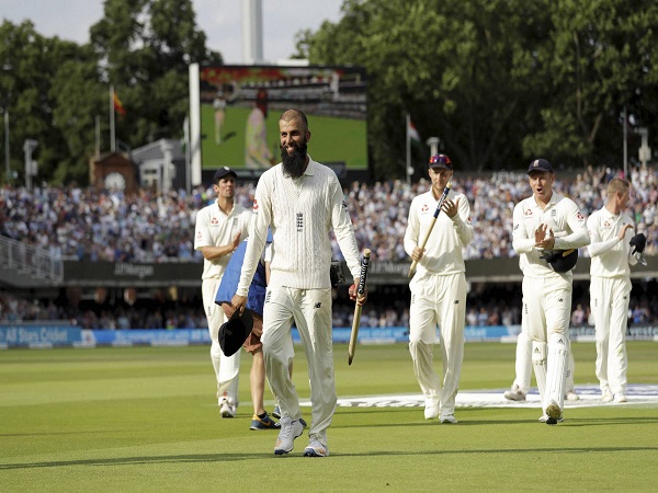 इस खिलाड़ी ने कभी फुटबॉल में ली थी हैट्रिक अब टेस्ट मैच में रच दिया इतिहास