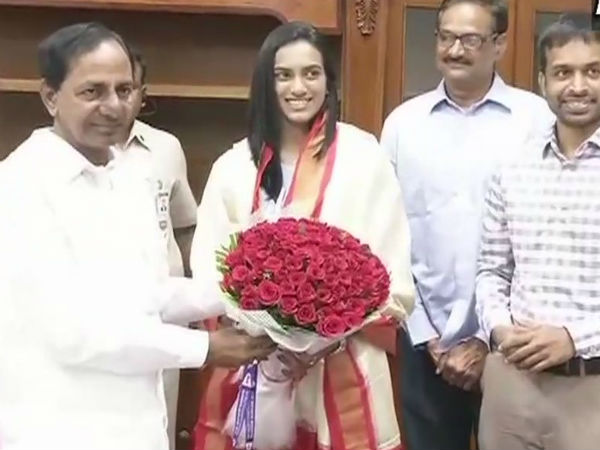 पीवी सिंधु ने कोच गोपीचंद संग की तेलंगाना सीएम चंद्रशेखर राव से मुलाकात