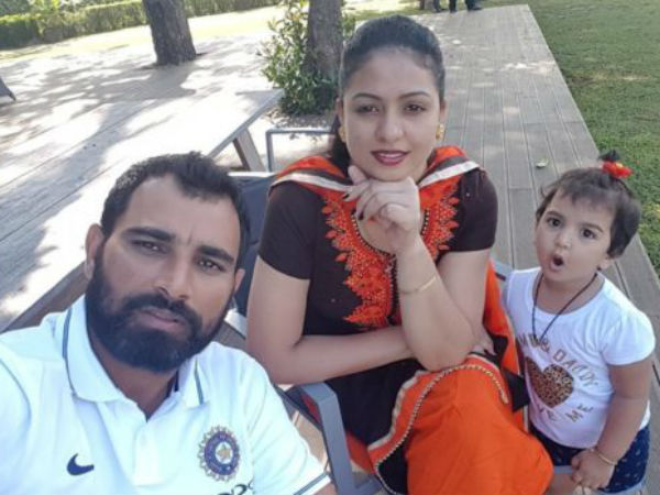 मोहम्मद शमी ने शेयर की फैमिली फोटो, लोगों ने कहा- बीवी को बुर्के में रखो