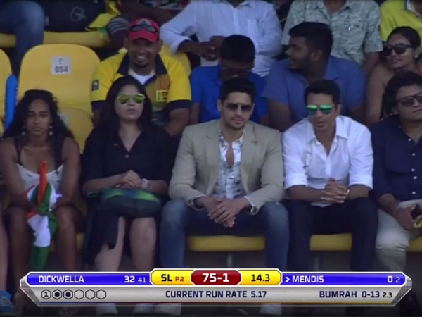 INDvSL: भारत-श्रीलंका का मैच देखने मैदान पर पहुंचे सिद्धार्थ मल्होत्रा, देखें वीडियो
