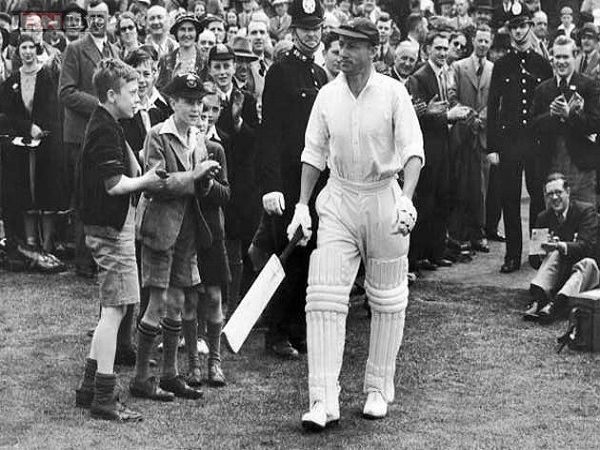 आज के दिनः क्रिकेट के पितामाह ने छोड़ा था मैदान, भगवान ने बनाया था पहला शतक