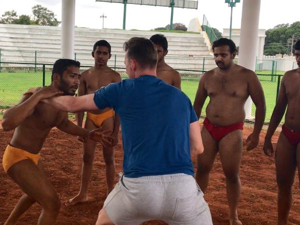 Video: ब्रेट ली ने लड़ा दंगल, एक ही झटके में भारतीय पहलवान को किया चित