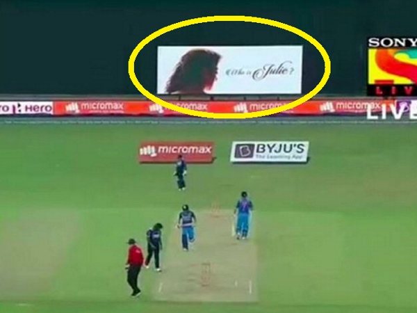 साइड स्क्रीन पर बॉलीवुड मूवी जूली 2 का ट्रेलर चलने लगा