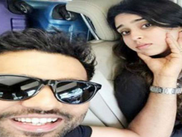 रोहित शर्मा ने फ्लाइट में सोती पत्नी को कुछ इस तरह से जगाया और फिर...