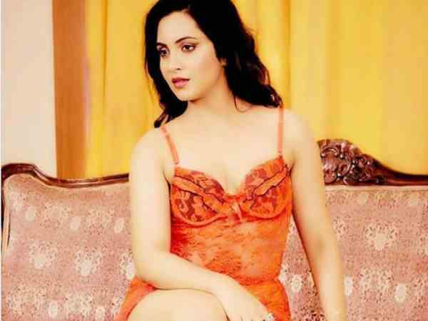 विवादों में अव्वल रही हैं अर्शी