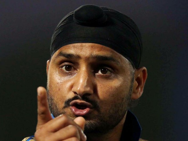 पूर्व IPS अधिकारी के विवादित ट्वीट पर भड़के हरभजन सिंह, करारा जवाब देकर की बोलती बंद