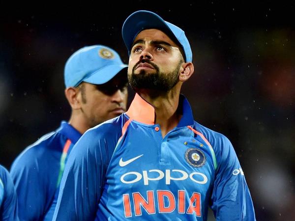 INDvNZ: हार के बाद एमएस धोनी पर आया कोहली को 'प्यार', बल्लेबाजों को लगाई जमकर फटकार