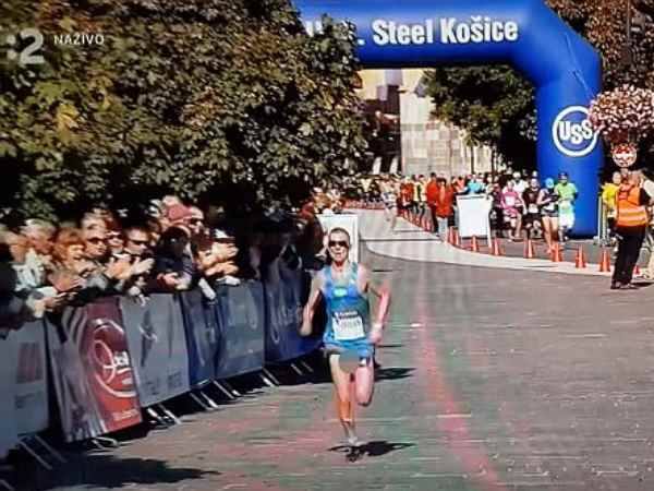 मैराथन में दौड़ रहे खिलाड़ी का बाहर आ गया प्राइवेट पार्ट