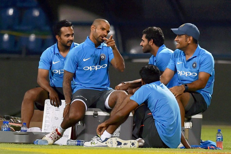 VIDEO: शिखर धवन ने की भुवनेश्वर कुमार की खिंचाई, बताया जोरू का गुलाम