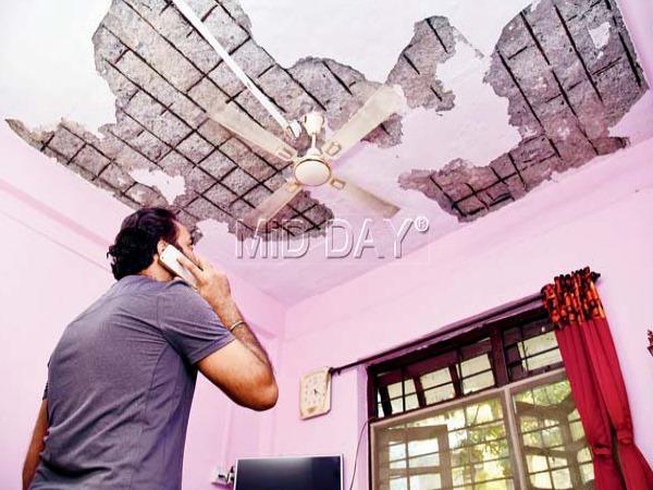 तीन साल में 7 बार गिरी इस क्रिकेटर के फ्लैट की सीलिंग, देखें तस्वीरें