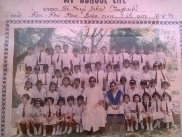 सी स्कूल में दाखिला लिया था, जहां साक्षी पढ़ा करती थीं