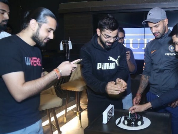 PICS: न्यूजीलैंड के खिलाफ T20 मुकाबले से पहले टीम इंडिया ने की पार्टी, कप्तान कोहली थे मेजबान