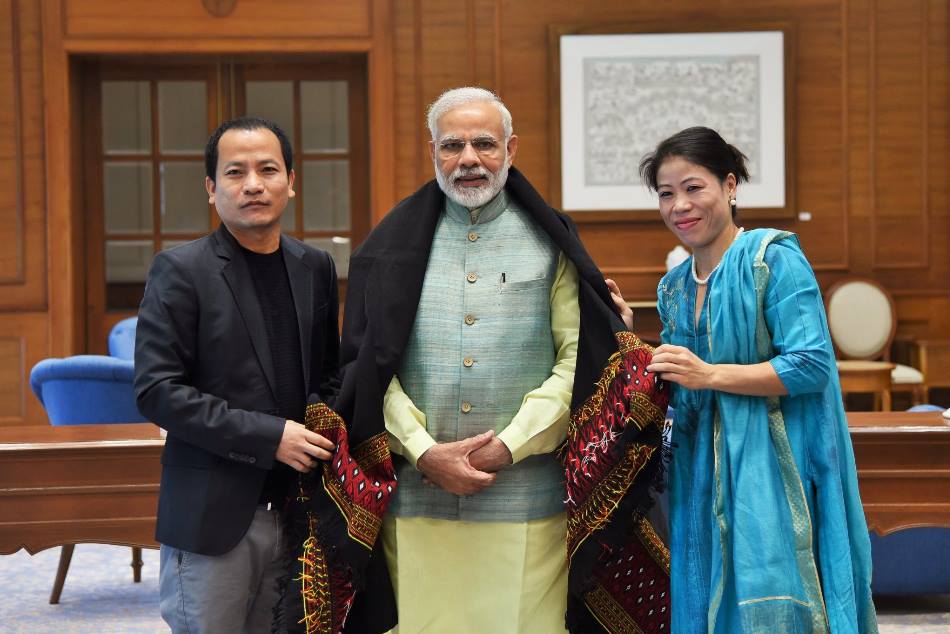 मैरी कॉम ने पीएम मोदी को गिफ्ट की शॉल, मोदी ने फोटो शेयर कर जताई खुशी