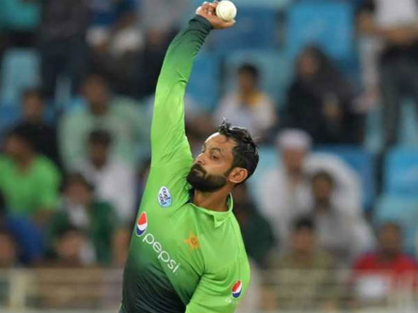 गलत बॉलिंग एक्शन के चलते ICC ने पाकिस्तानी गेंदबाद मोहम्मद हफीज को किया बैन