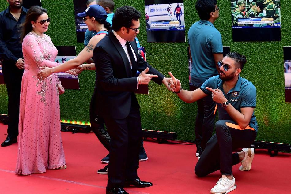 युवराज सिंह ने जब पहली बार सचिन तेंदुलकर से मिलाया था हाथ तो की थी एक अजीबोगरीब बात