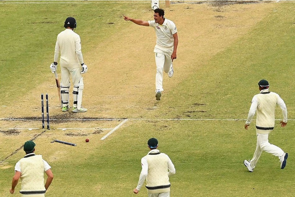 एशेजः इस गेंदबाज ने फेंकी 'बॉल ऑफ द एशेज', क्रिकेट दिग्गज हुए हैरान