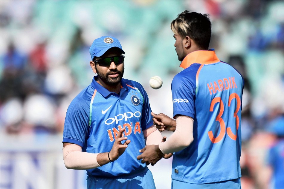 ICC वनडे रैंकिंगः रोहित शर्मा को बड़ा फायदा, टॉप 5 में पहुंचे, कोहली नंबर वन पर बरकरार