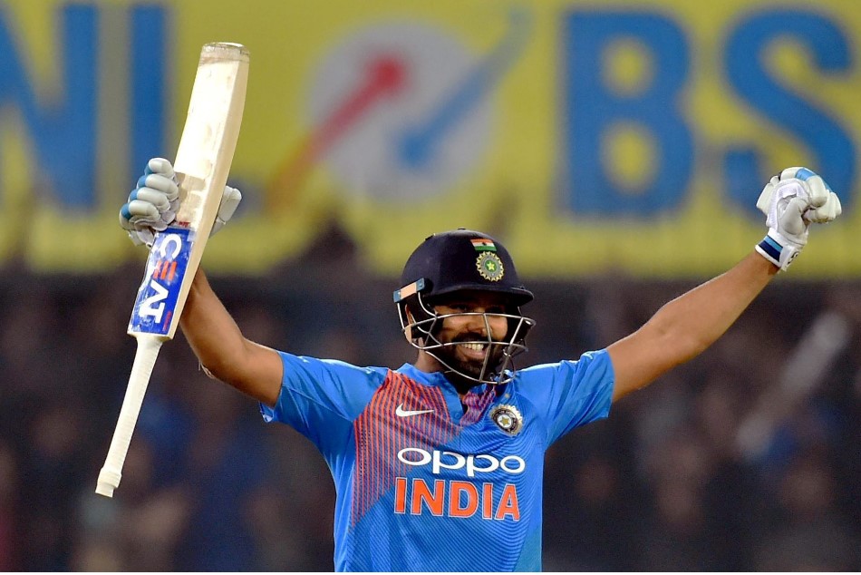 रिकॉर्डः श्रीलंका पर फिर टूटा रोहित शर्मा का कहर, कर डाली सबसे तेज शतक की बराबरी