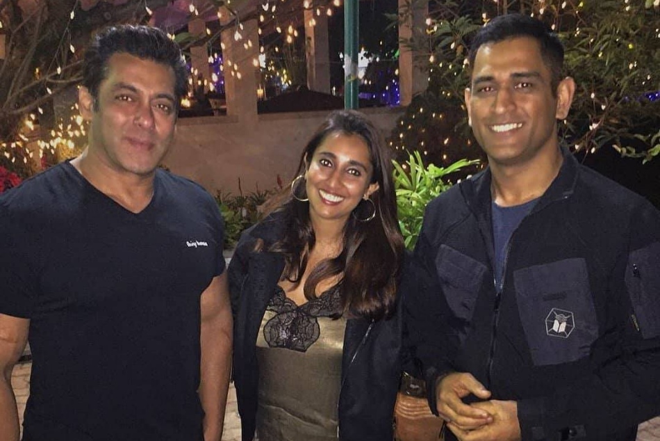 ms dhoni attends salman khan birthday party