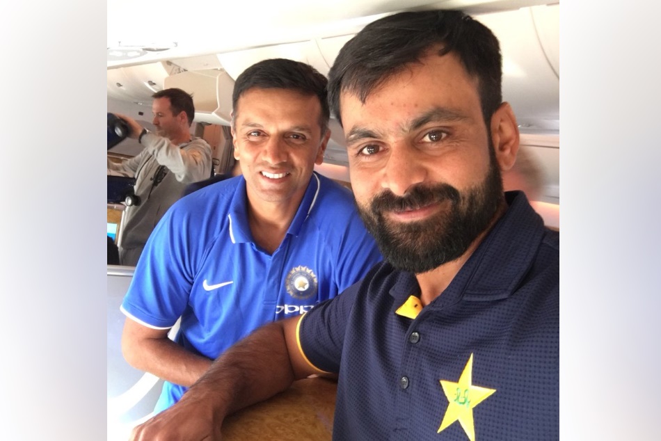 पाक लीजेंड ने भारतीय 'वॉल' के साथ शेयर की सेल्फी, कमेंट्स ने लूटा भारतीयों का दिल