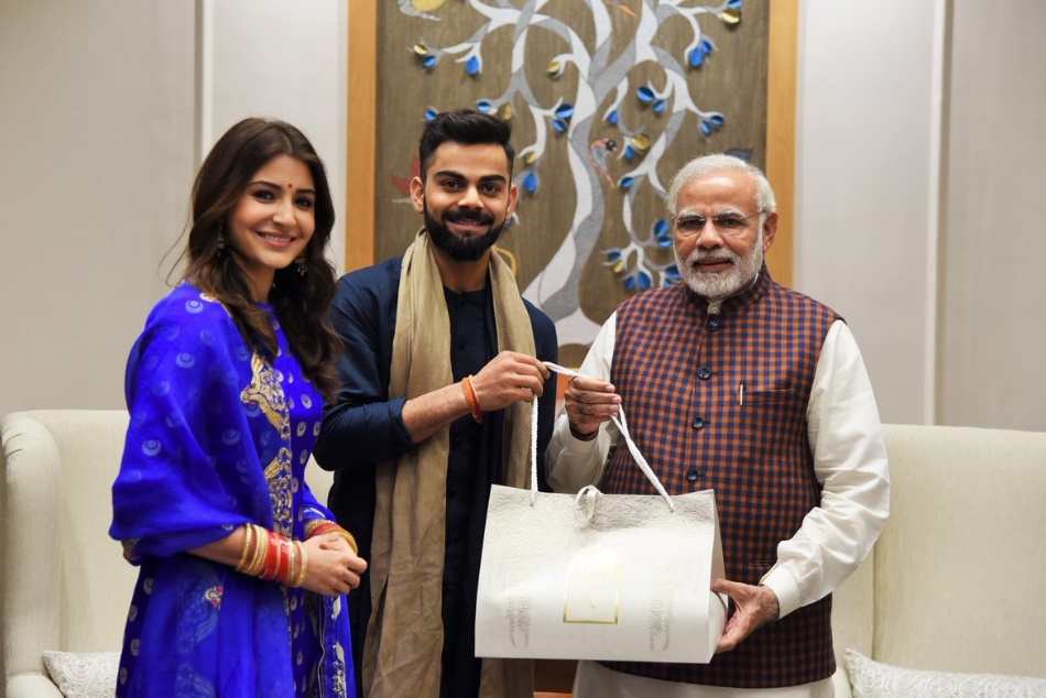 'न्योता नहीं बल्कि पीएम को अपना आधार कार्ड जमा कराने गए थे विराट-अनुष्का', Twitter ने ऐसे ले लिए मजे