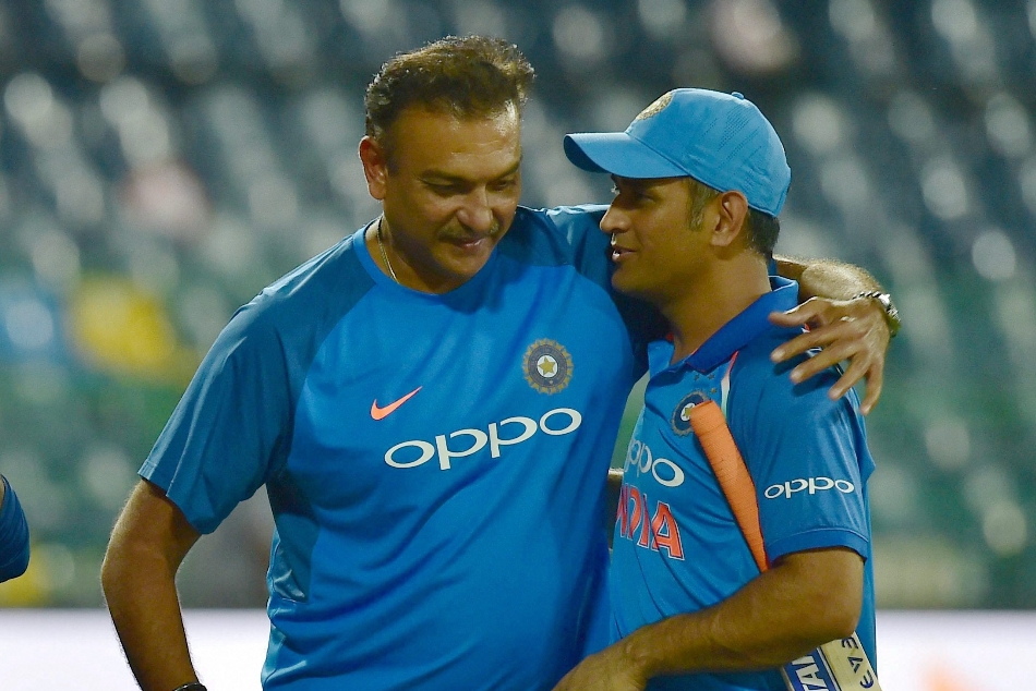 36 की उम्र में 26 के खिलाड़‍ियों को मात दे सकते हैं धोनी: शास्त्री