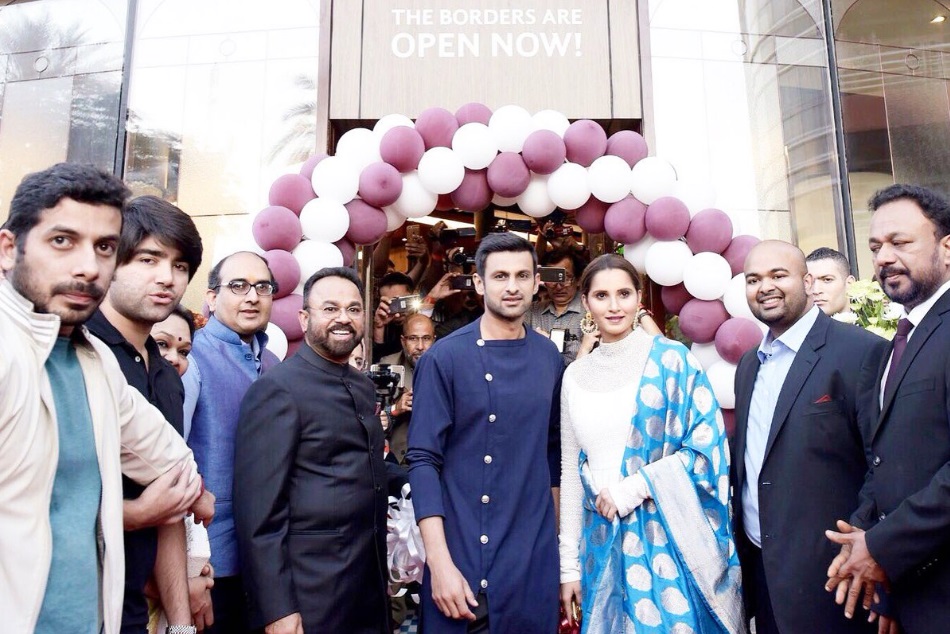 पाक क्रिकेटर्स के साथ लाहौर में मस्ती कर रही हैं 'भाभी' सानिया मिर्जा