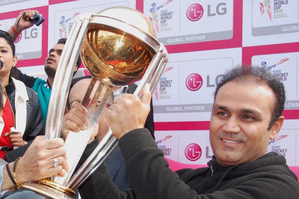 रामचंद्र गुहा ने सहवाग को बताया देश पर कलंक, लोगों ने भी कहा- और कितना नीचे गिरोगे