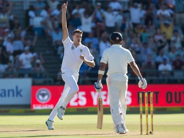 लचर फील्डिंग और पार्टटाइम विकेटकीपर