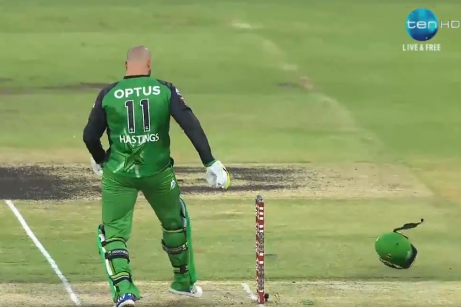 BBL: बाल-बाल बचा क्रिकेटर, इतनी खतरनाक थी गेंद कि सिर से निकलकर बाहर जा गिरा हेलेमेट